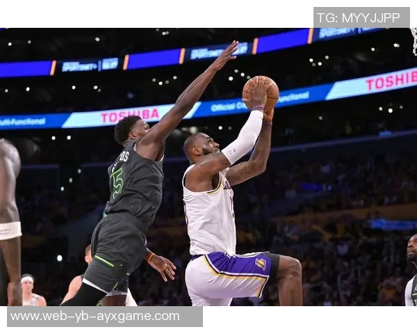 一年前的今天NBA总决赛雄鹿战胜雷霆夺冠老里与全队欢庆胜利时刻