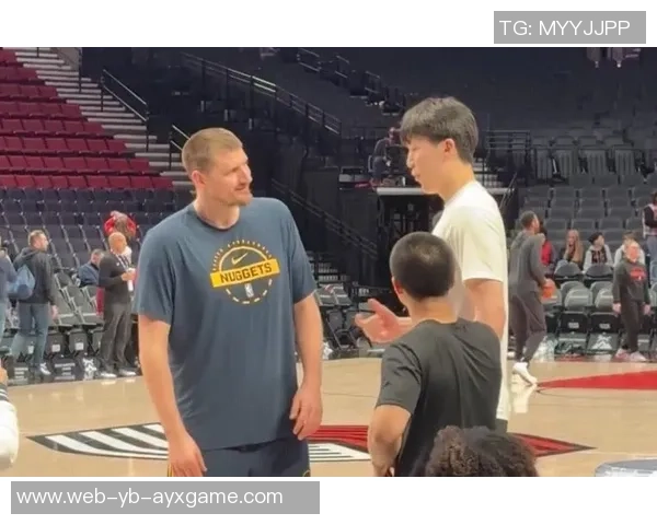 杨瀚森与偶像约基奇的赛场对话瞬间如此接近却又遥不可及