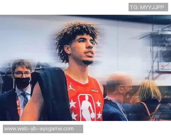 斯玛特称赞拉梅洛鲍尔高中时代就展现出疯狂投篮能力